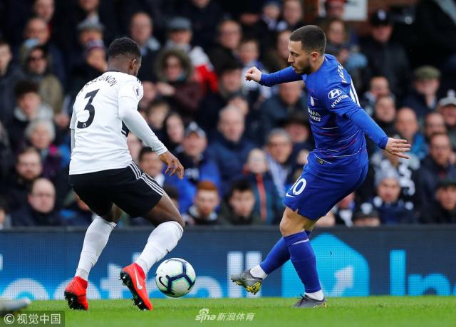 为什么跑垒员回垒要摸垒包边角